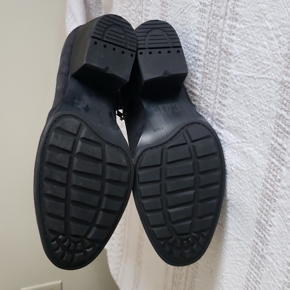 Caterpillar CAT dark gray heeled ankle booties almond toe zipper women size 7. - Picture 7 of 7